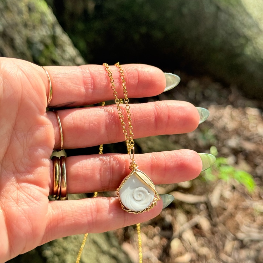 Stevia Eye  Pendant Necklace - Picture 3 of 4